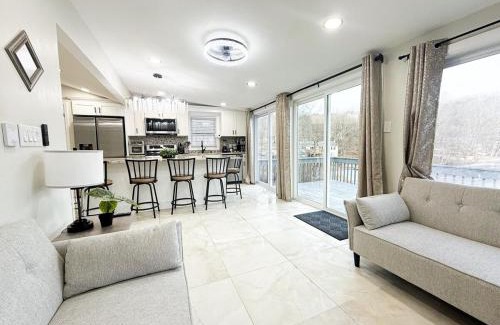 Sussex Casa | Lux Lake Neepaulin Frontage & Panoramic Views Home
