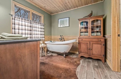 Lawrence Cabina | LUXURY LODGE - sleeps 20 - pontoon rental nearby - ski resorts close - private