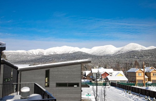 Whitefish Chalet De Esquí | LUX Modern Chalet, Pool & Hot Tub, 10 Mins to the Mountain & Incredible Views