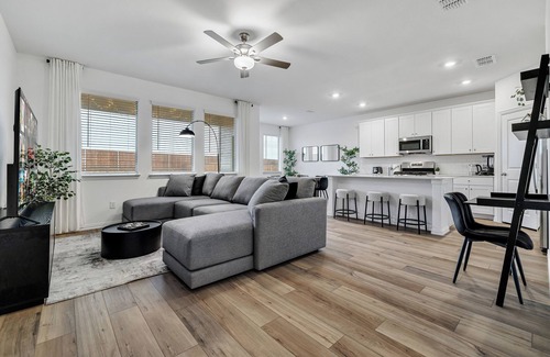 Forney Casa | Lux New Build, King Bed, Roku TVs, Patio