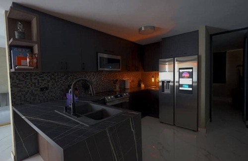 Martin Gonzalez Apartamento | Lux Oasis 10min away from beach, malls and airport. We got a beautiful hot tub