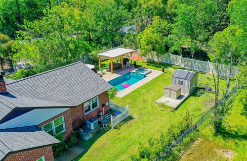 Southbank Casa | Lux Oasis: Heated Pool, Spa/Hot Tub, and Grill Retreat