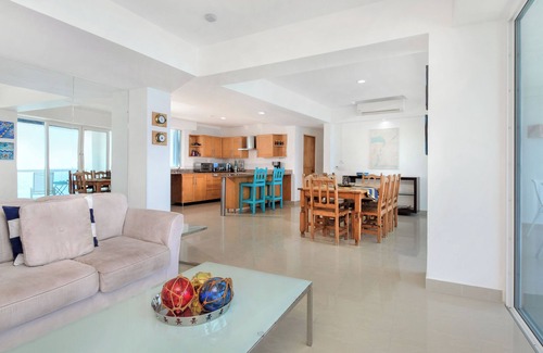 Zona Hotelera Norte Condominio | Luxurious Ocean View 3BR Condo
