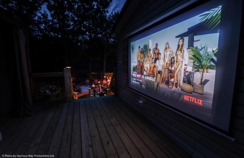 East Stroudsburg Casa | LUX Poconos Fire Pit Game Room Sauna Outdoor Netflix Custom Bar