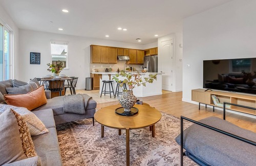 Berryessa Casa | Lux Primary Suite w/ Private BA