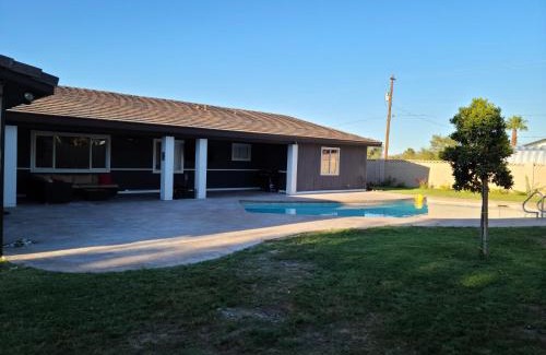 Black Mountain Casa | Lux Private Home - Pool, Billiards, 8 Smart TVs, Board Games, Cotton Bedding - The Stone Sanctuary at McCullough Hills Trailhead