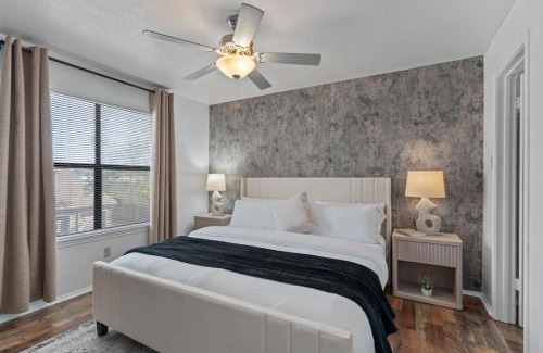 McNeil Casa | Lux Private Retreat - King Bed