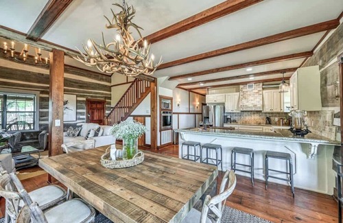 Fredericksburg Cabina | Luxury 23-acre Ranch With Hottub Near AlamoSprings