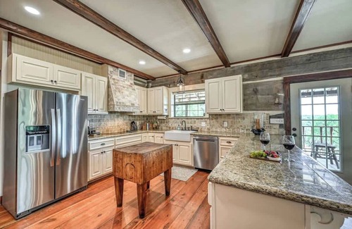 Fredericksburg Cabina | Luxury 23-acre Ranch With Hottub Near AlamoSprings