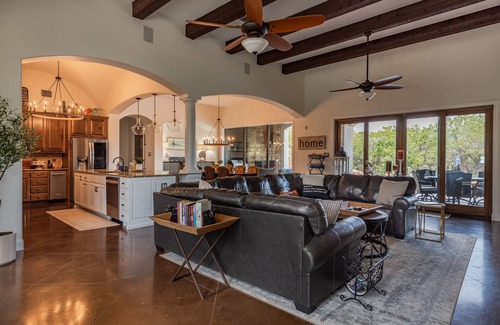 Panoramic Hills Casa | Hermosa casa de lujo de 3600 pies cuadrados en 11 acres. A minutos del lago Travis.