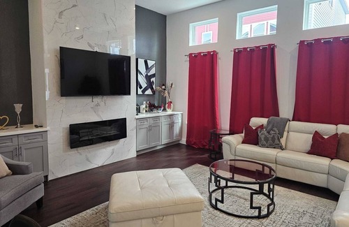 Garden Oaks Casa | Lux Retreat 3BR Home-Sleeps 10