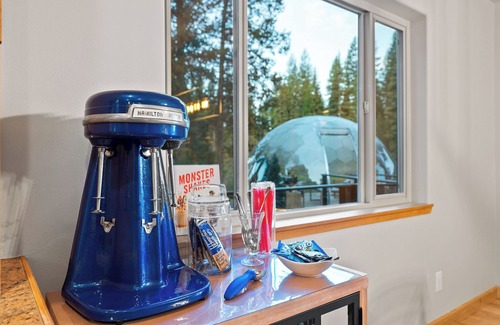 Olney Cabina | Lux Riverfront Cabin w/Hot Tub