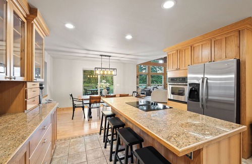 Olney Cabina | Lux Riverfront Cabin w/Hot Tub