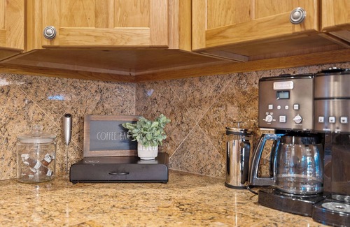 Olney Cabina | Lux Riverfront Cabin w/Hot Tub