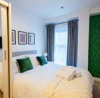 Nine Elms Casa | Lux Room to London Eye