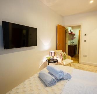 Nine Elms Casa | Lux Room to London Eye