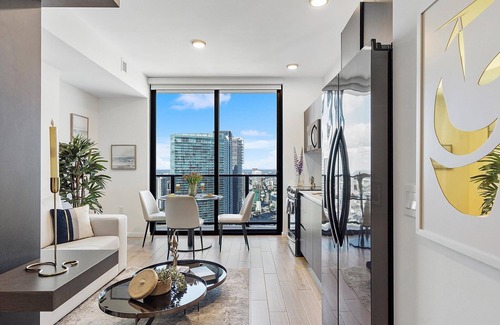 Downtown Miami Apartamento | Lux Waterfront Studio w/ Sunset Views &Resort Pool