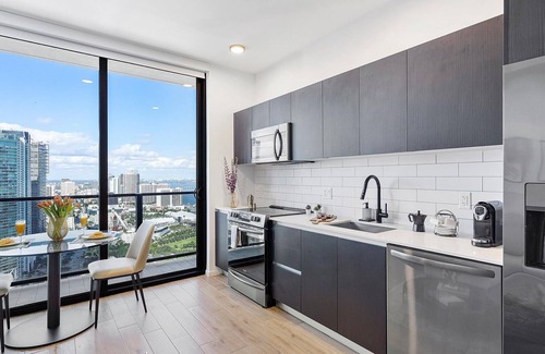 Downtown Miami Apartamento | Lux Waterfront Studio w/ Sunset Views &Resort Pool