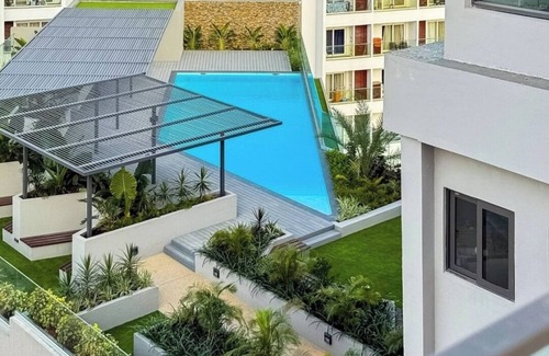 North Kaneshi Apartamento | Lux Studio with Balcony & City View @ Loxwood House- East Legon