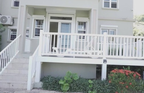 Bayfords Apartamento | LUX Suites - 2-bedroom apartment in Halfmoon Bay