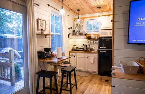 Columbia Casa | Lux Tinyhome near DT/USC/Ft. J.