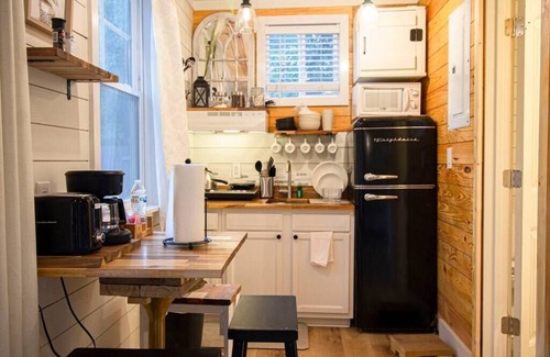 Columbia Casa | Lux Tinyhome near DT/USC/Ft. J.