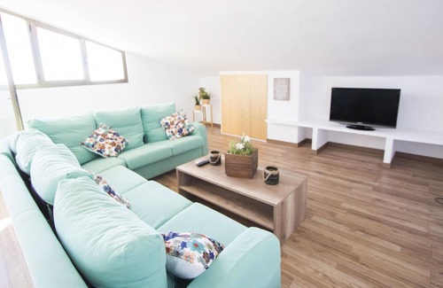 Sant Feliu de Codines Villa | Vistas y piscina climatizada para 25, 35min de BCN