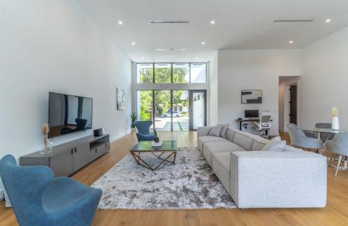 Buena Vista Casa | Lux Villa with Pool, Wynwood House by RoveTravel