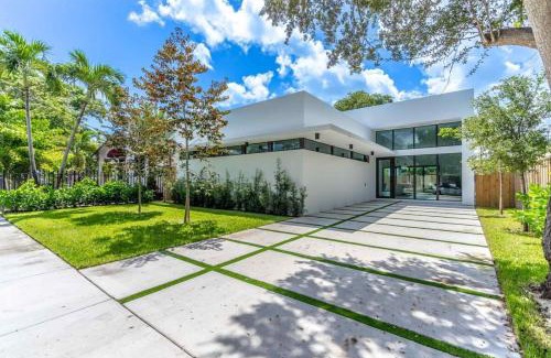 Buena Vista Casa | Lux Villa with Pool, Wynwood House by RoveTravel