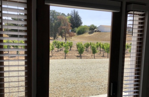 Temecula Casa | Lux Vineyard Escapes-Charming Vineyard Guest Suite