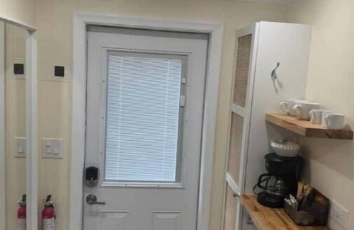 Westgate Apartamento | LUX Waterfall Shower, Bidet & Full Kt, Small Apt.