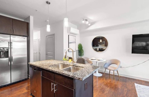 Cherry Apartamento | Luxe 1 King Bed Suite In Uptown Charlotte!