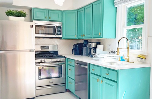 Vernon Cabaña | Luxe 10 guest Cottage Ski/Golf/Fire pit/Lakes/Hike