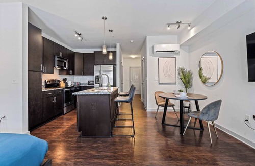 Cherry Apartamento | Luxe 1BR King Suite in Midtown Charlotte!