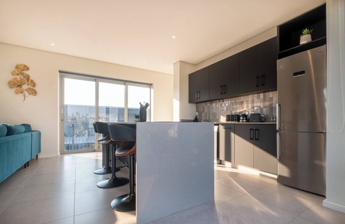 Salt Rock Apartamento | Luxe 2-Bed Apartment in Zululami Estate, Ballitonn