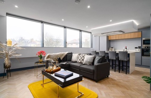 Penarth Apartamento | Luxe 2 Bed Duplex Apt w/Balcony, Gym & Parking