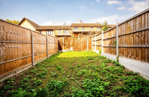 Bromley South Casa | Luxe 2 Bed House in London- Free parking, Free Wifi, Big Garden