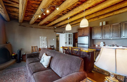 Taos Casa | Luxe 2-Unit Hideaway: Suite & Casita w/ Full Kitchens - Walk to Dining, Dogs OK