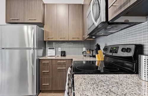 Leander Apartamento | Luxe 2B/2B Getaway - Pool, Gym, Garage, Pet Wash