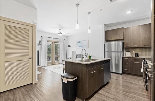 Leander Apartamento | Luxe 2B/2B Getaway - Pool, Gym, Garage, Pet Wash