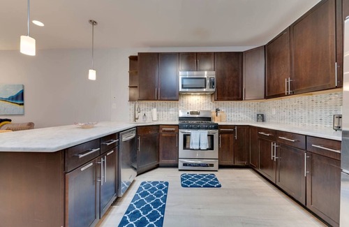 Columbia Heights Cama Y Desayuno | Luxe 2BD/2BA Townhouse in Hip Area - Near Metro