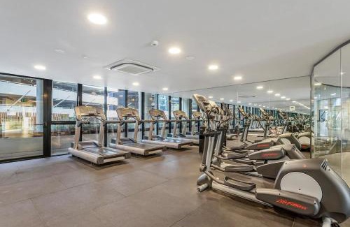 South Yarra Apartamento | Luxe 2BR Retreat POOL GYM & PARKING South Yarra