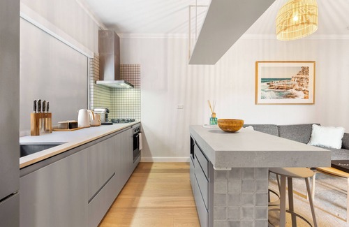 North Bondi Apartamento | Luxe 2BR w/Smart TV Steps from Bondi Beach