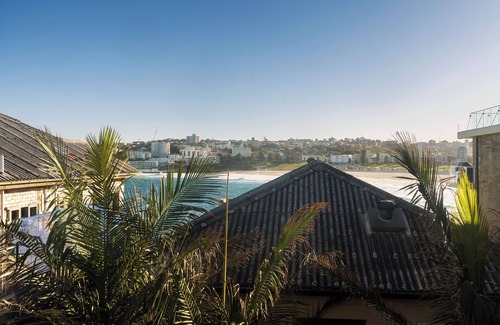 North Bondi Apartamento | Luxe 2BR w/Smart TV Steps from Bondi Beach