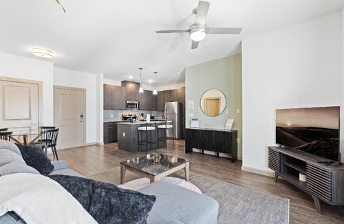 Leander Apartamento | Luxe 3B/2B Getaway - Pool, Gym, Parking, Pet Wash