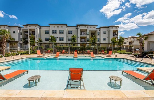 Leander Apartamento | Luxe 3B/2B Getaway - Pool, Gym, Parking, Pet Wash