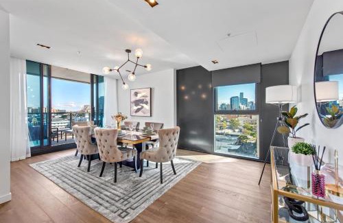Fortitude Valley Apartamento | Luxe 3BR Apt with City Views, Car Park and Rooftop Pool