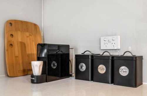 Docklands Apartamento | Luxe 3BR CBD Apartment with River Views and Resort Style Amenities