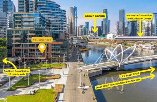 Docklands Apartamento | Luxe 3BR CBD Apartment with River Views and Resort Style Amenities