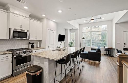 Charlotte Casa | Luxe 3BR Townhouse in Uptown Charlotte